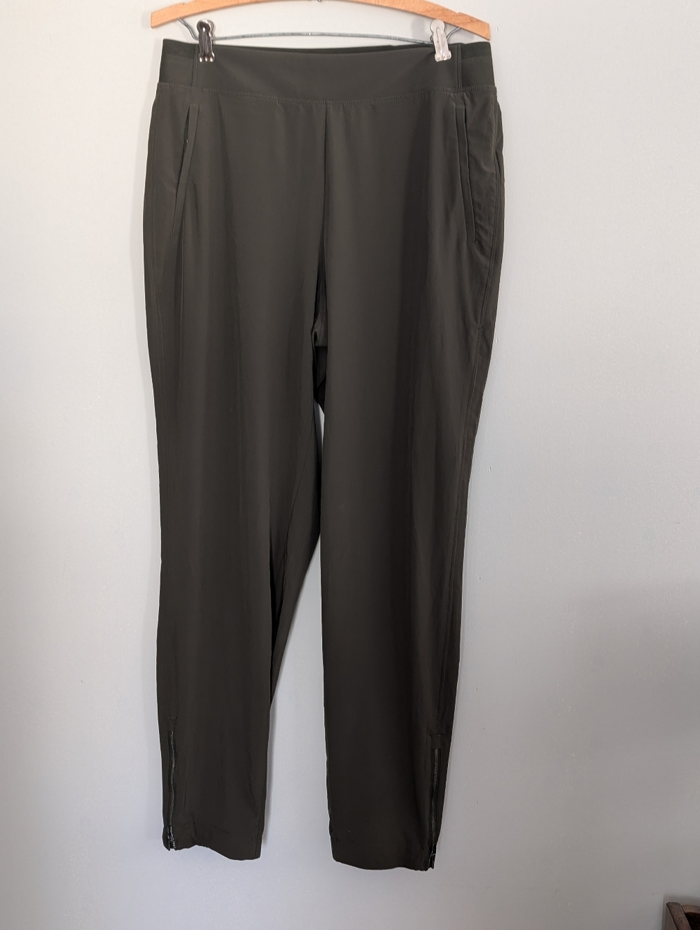 Athleta | Women's 10 Tall | Dark Olive